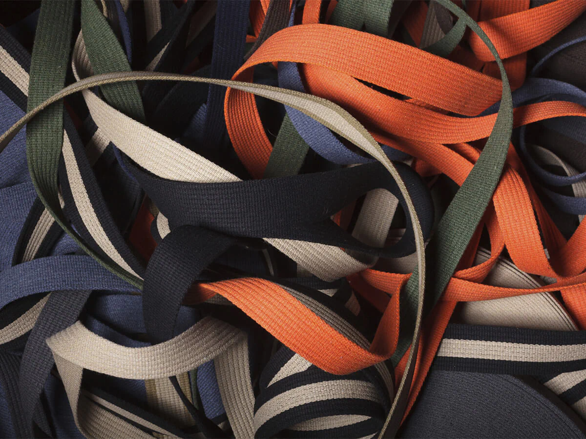 Technische Textilien Bildbeschreibung / description: Eine Ansammlung von bunten Bändern in unterschiedlichen Farben.